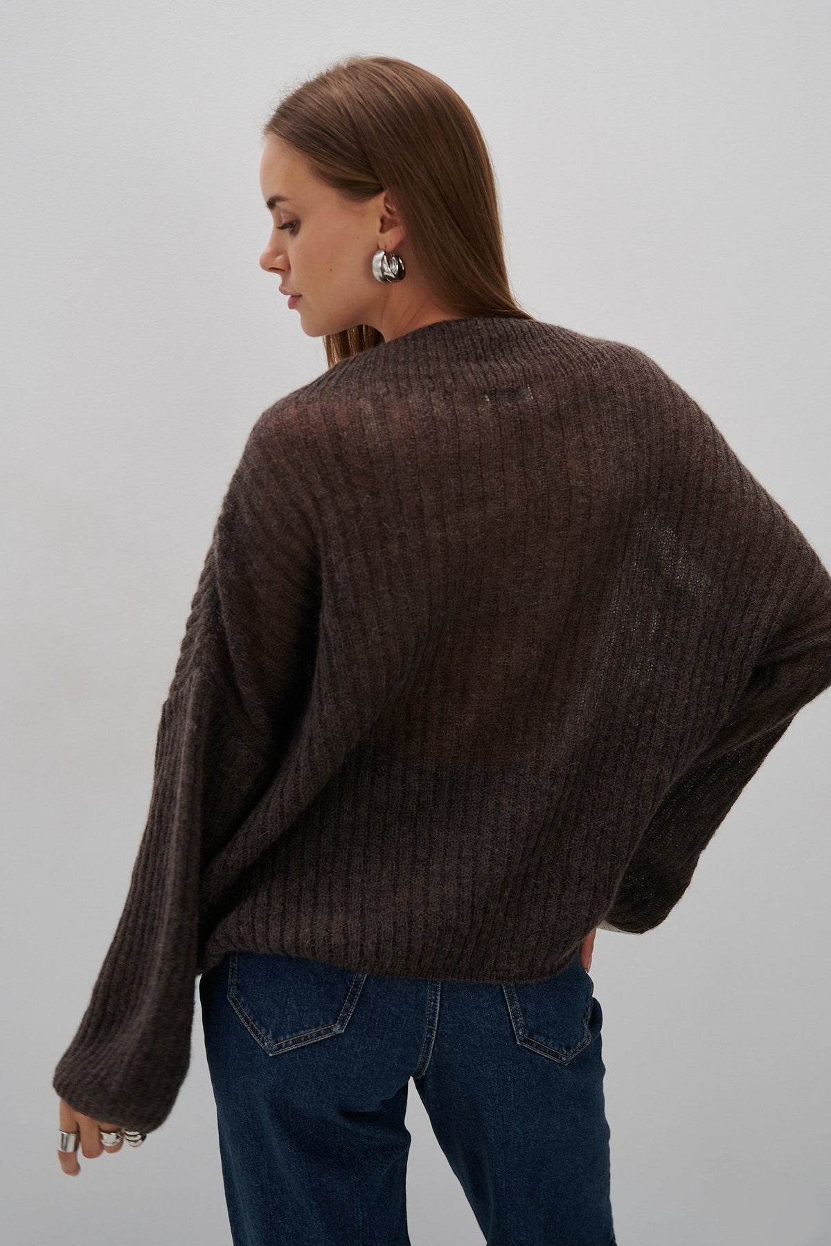 Sweter z wełny alpaki zapinany brązowy