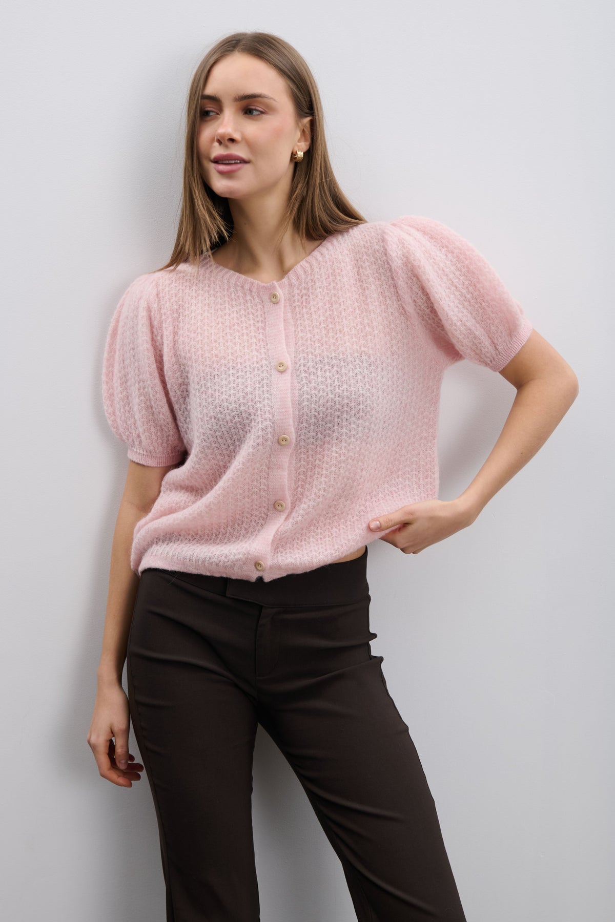 Zapinany sweter z wełny baby alpaka różowy