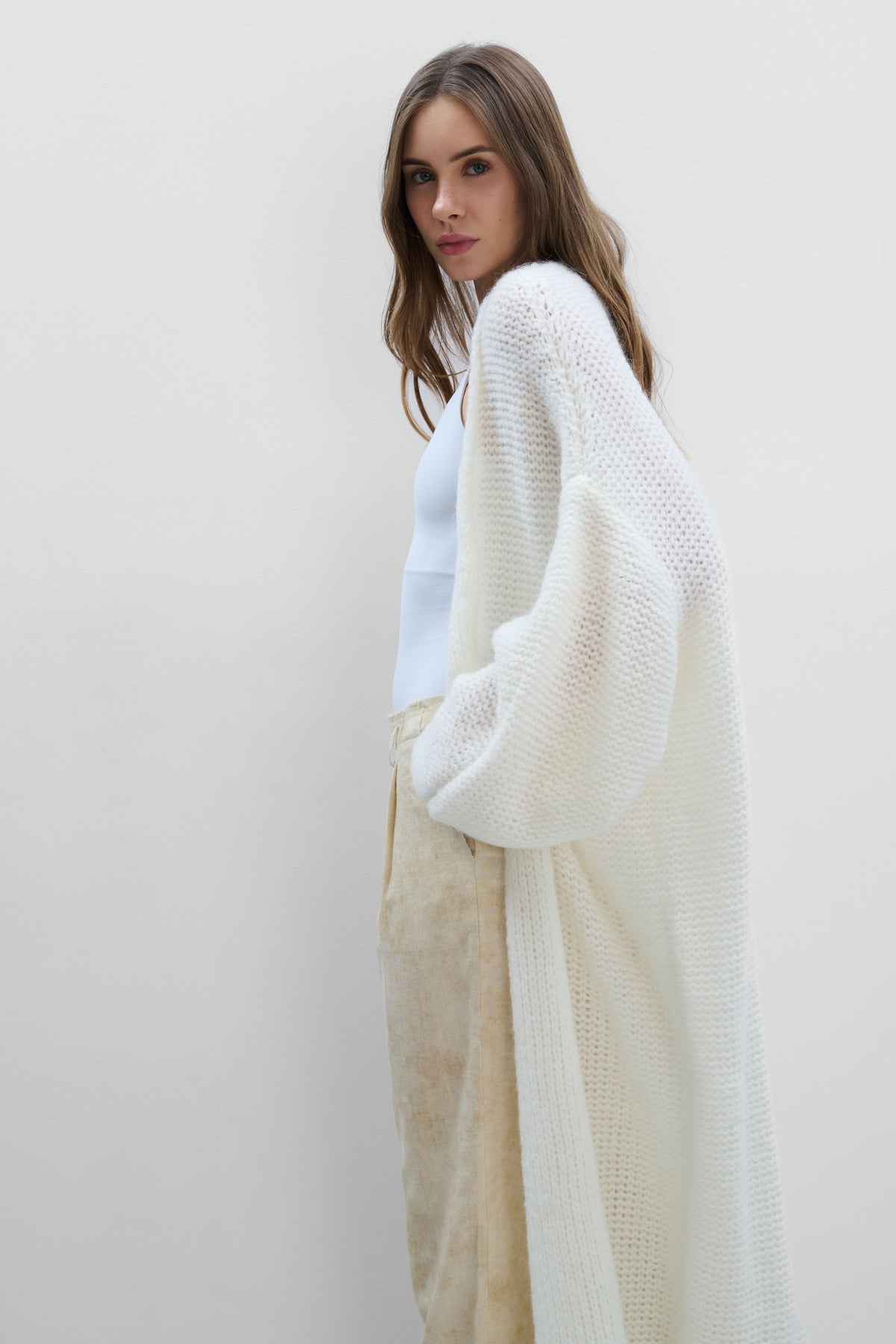 Cloud Embrace ecru long cardigan