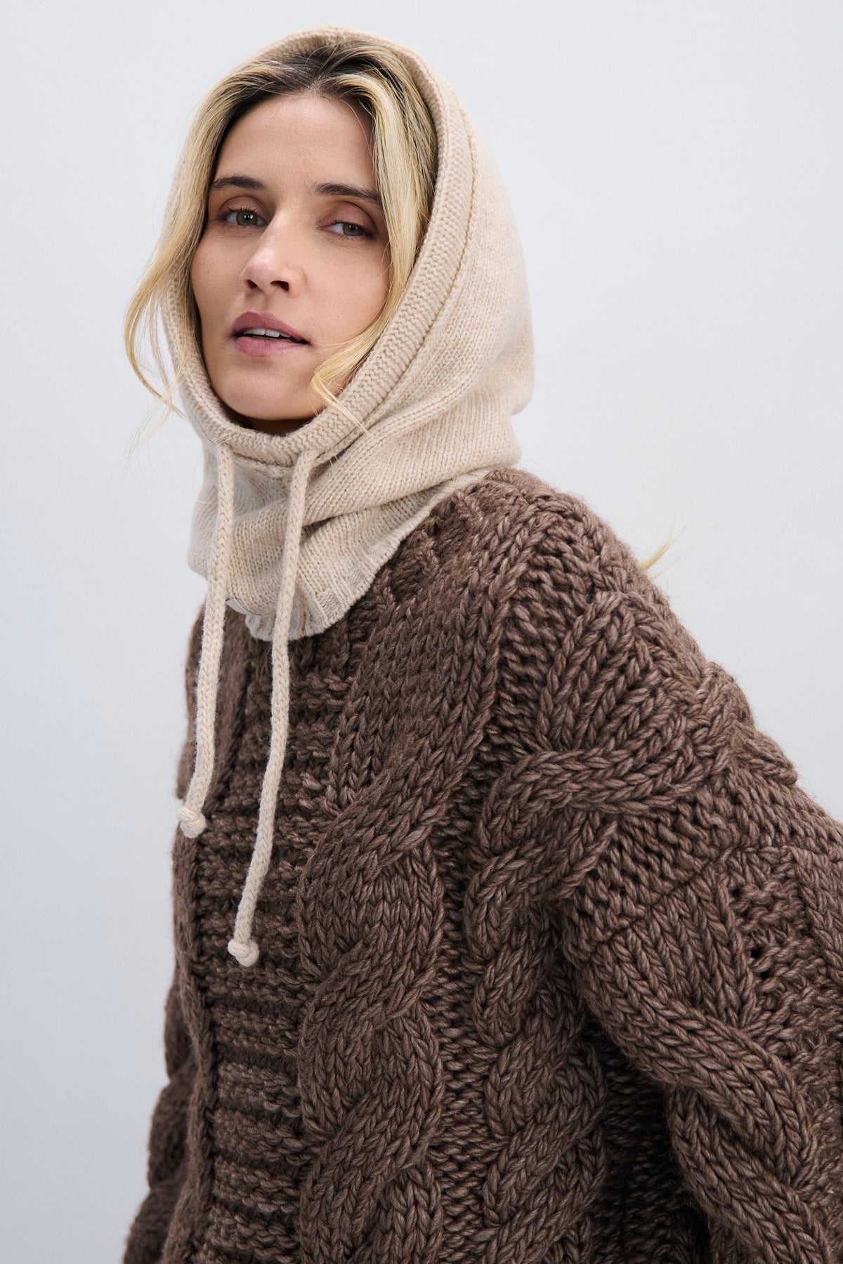 Balaclava, of beige cashmere