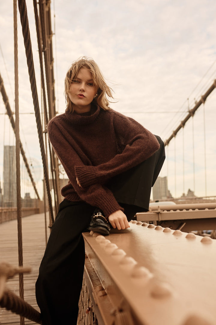 Seamless oversize sweater with wool golf kid moher and merinos brown