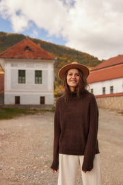 Knitted seamless oversized turtleneck sweater with roll-up cuffs, made of kid mohair and merino wool, brown