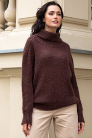 Bezszwowy sweter oversize z golfem z wełny kid moher i merynos brązowy