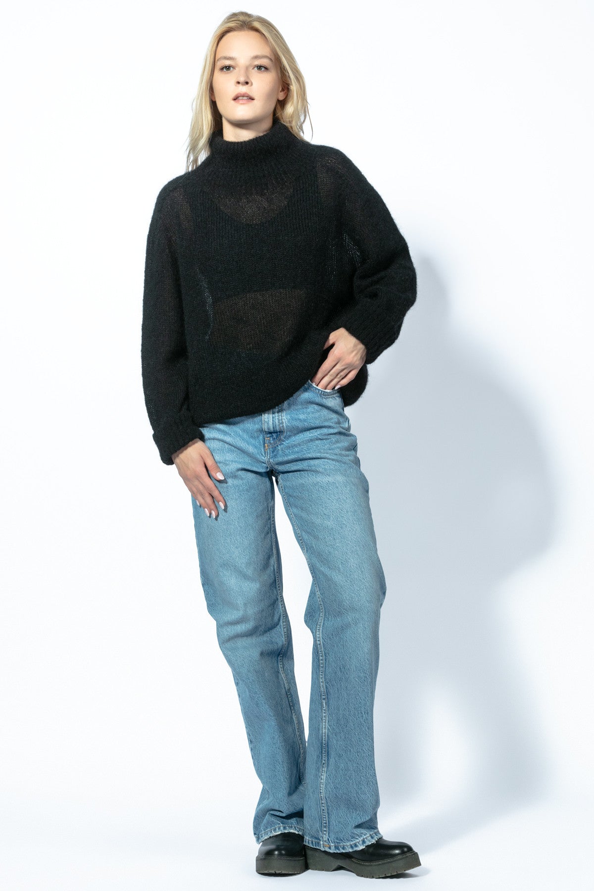 KID MOHAIR AND MERINOS WOOL SEAMLESS OVERSIZED TURTLENECK SWEATER WITH CUFFED CUFFS, BLACK