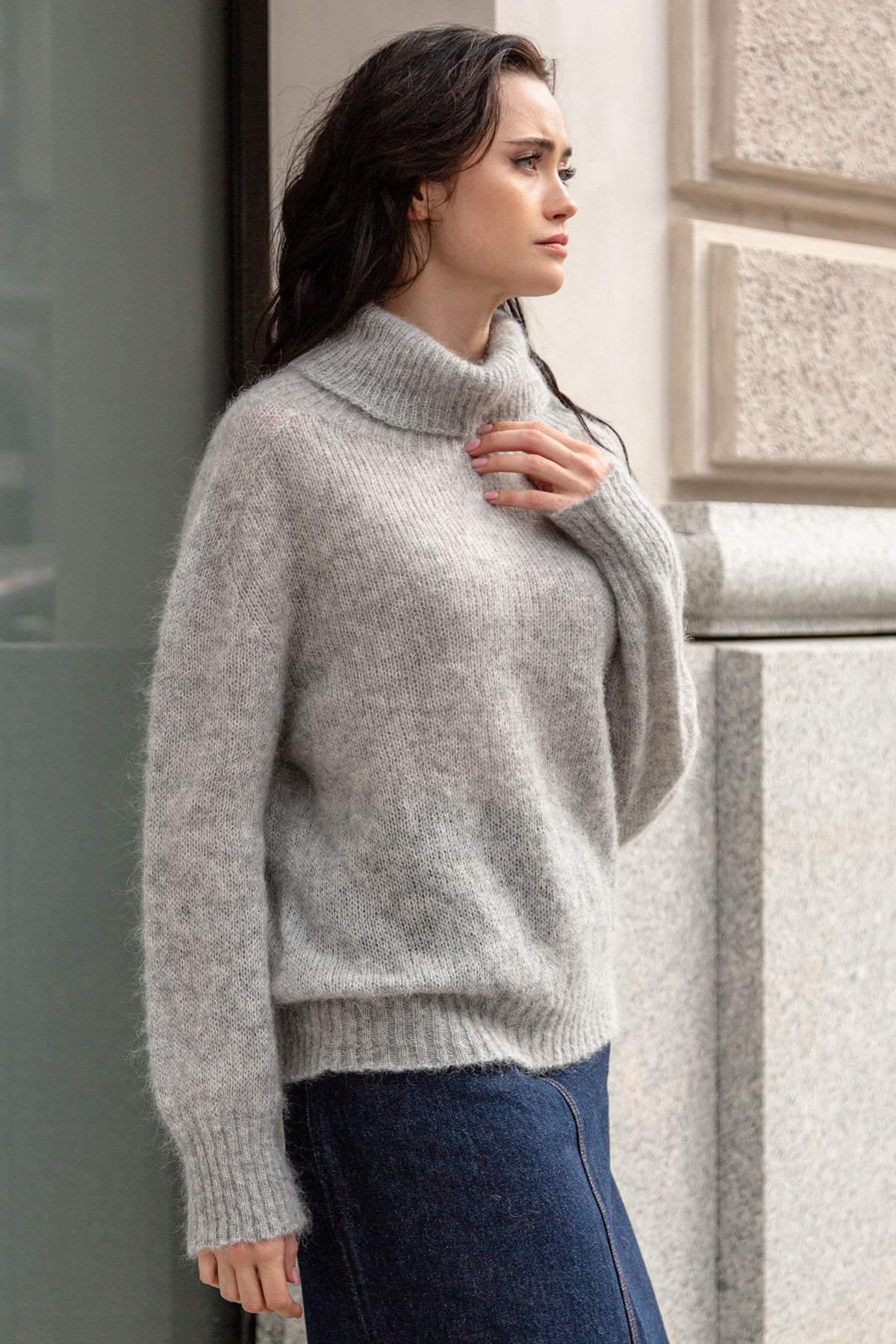 Bezszwowy sweter oversize z golfem z wełny kid moher i merynos szary