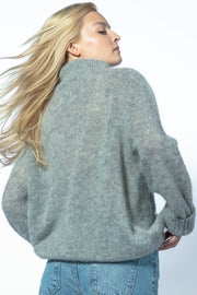 Bezszwowy sweter oversize z golfem z wełny kid moher i merynos szary