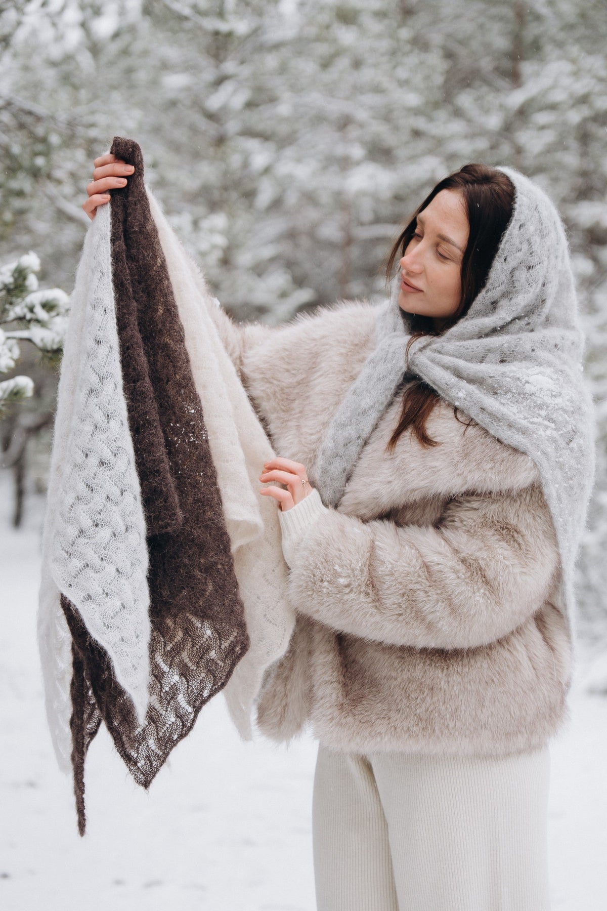 Chusta ażurowa z wełny alpaki Cloudloom Shawl beżowy