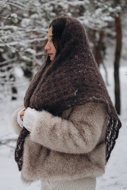 Chusta ażurowa z wełny alpaki Cloudloom Shawl brązowy