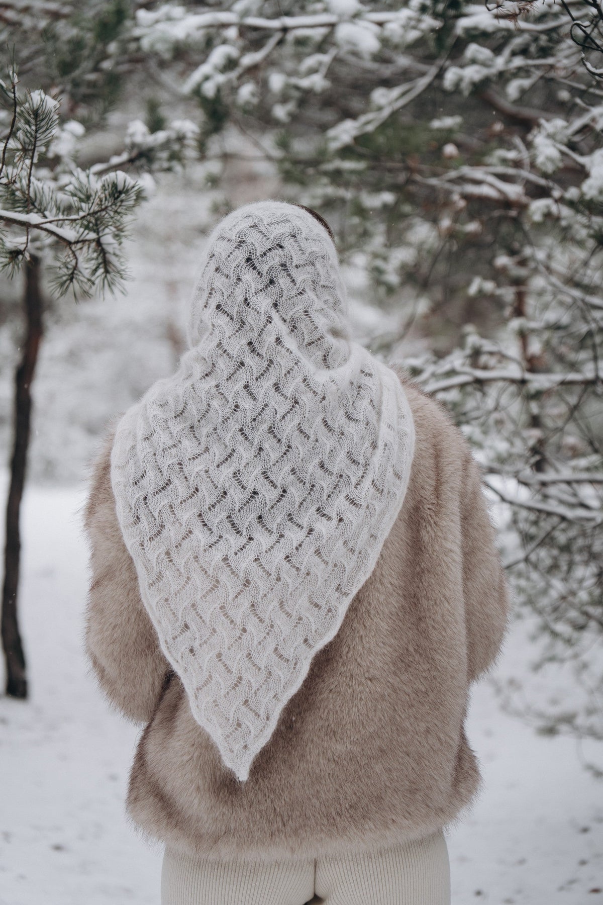 Chusta ażurowa z wełny alpaki Cloudloom Shawl ecru