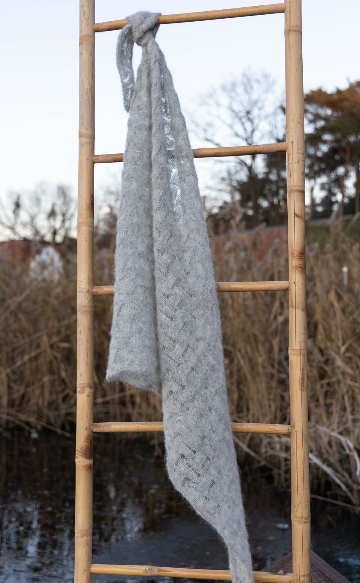 Chusta ażurowa z wełny alpaki Cloudloom Shawl szary