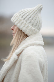 Chunky Knit ecru hat