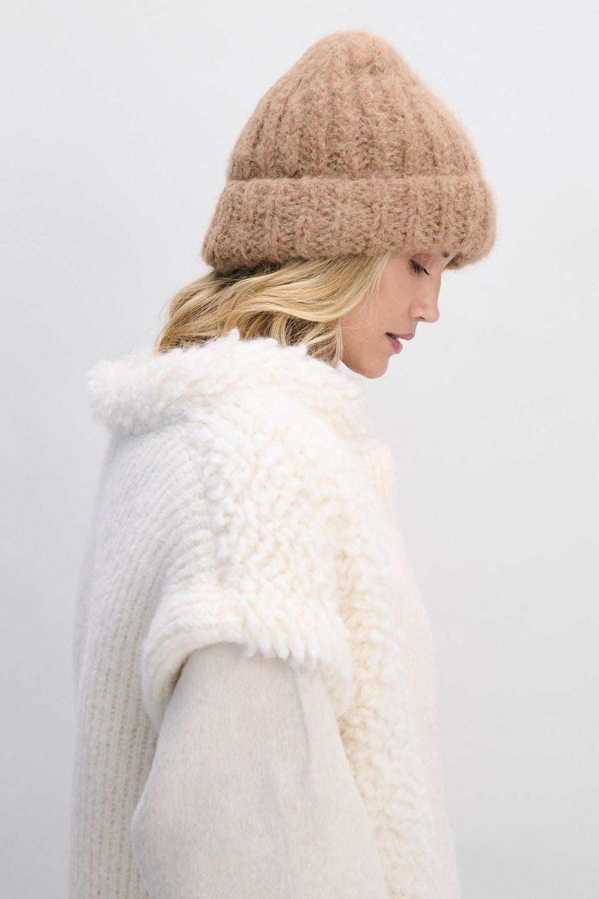EARTH EMBRACE Undyed Alpaca Wool Hat, Caramel
