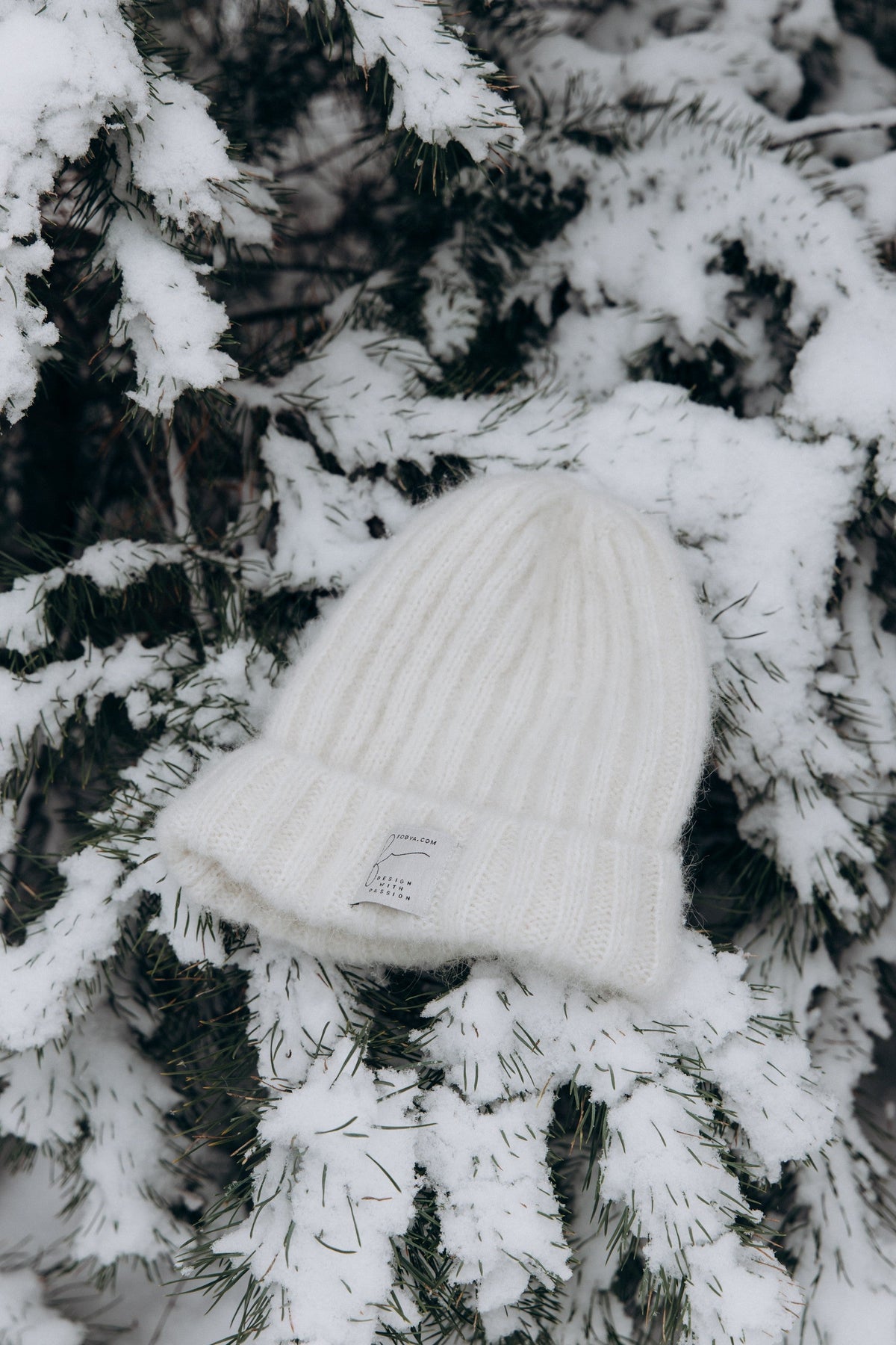 Snow Kiss ecru alpaca wool hat
