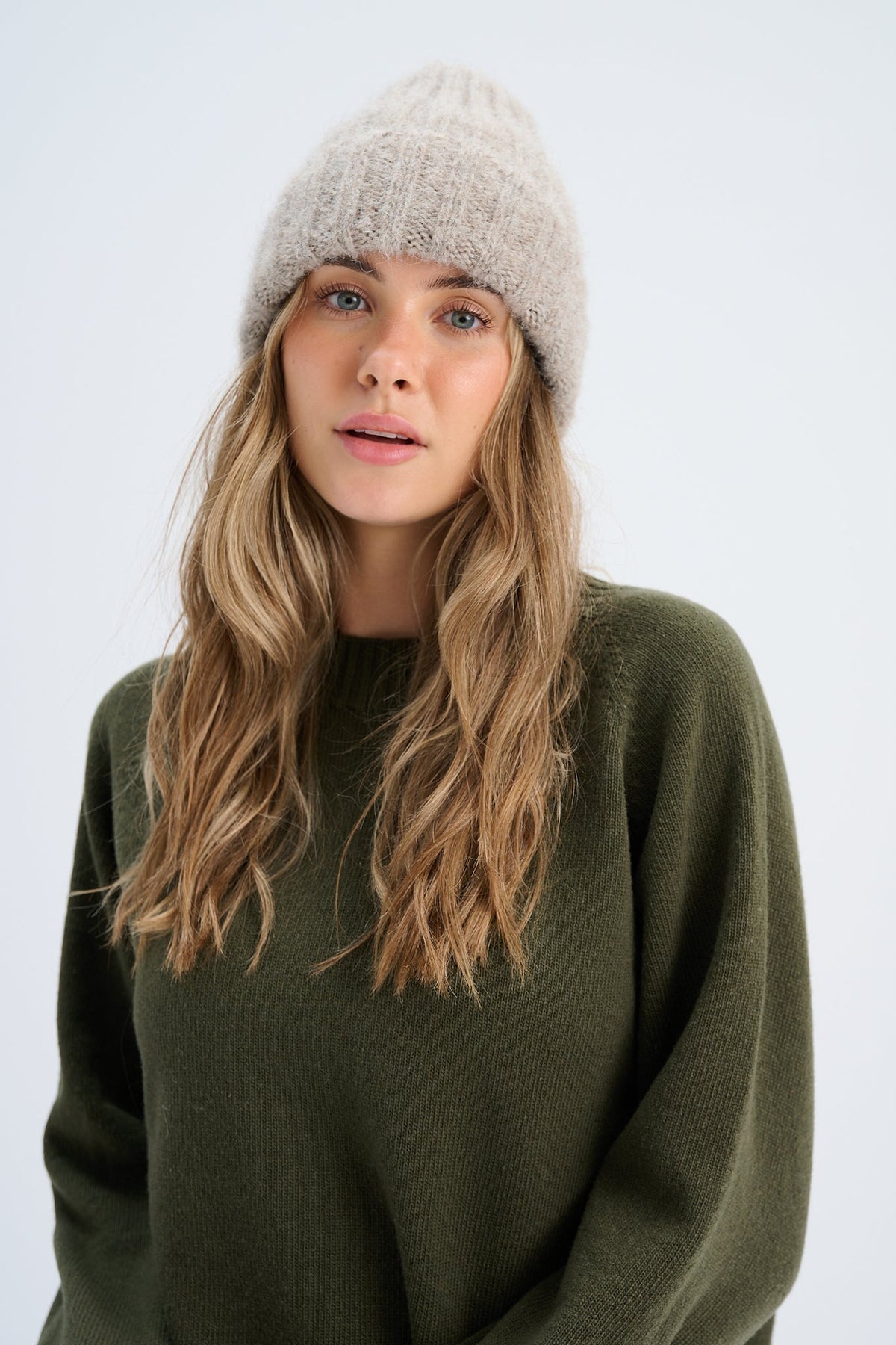 Snow Kiss grey wool hat