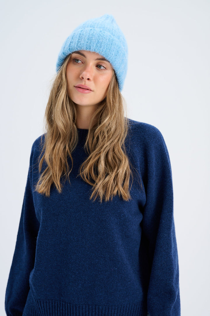 Snow Kiss wool hat with blue