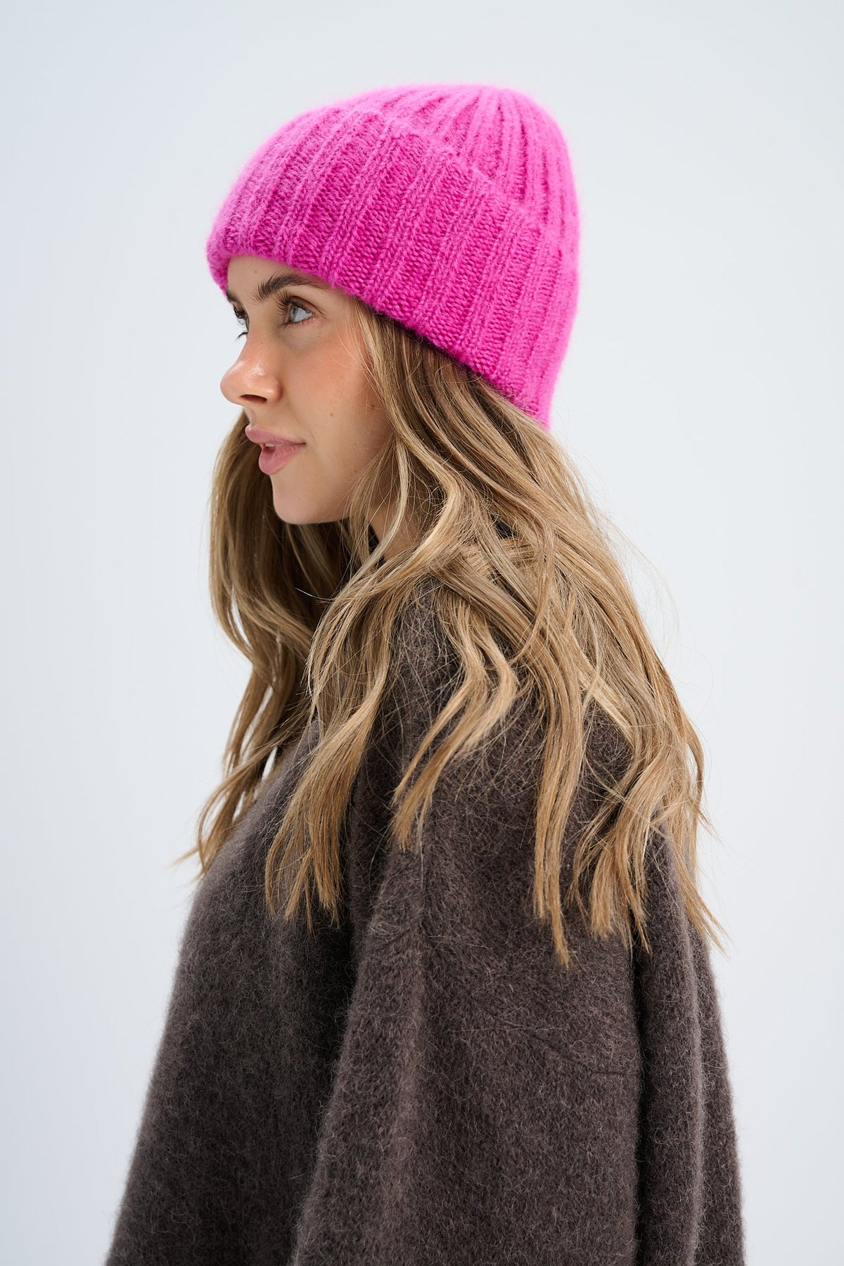 Snow Kiss red alpaca wool hat