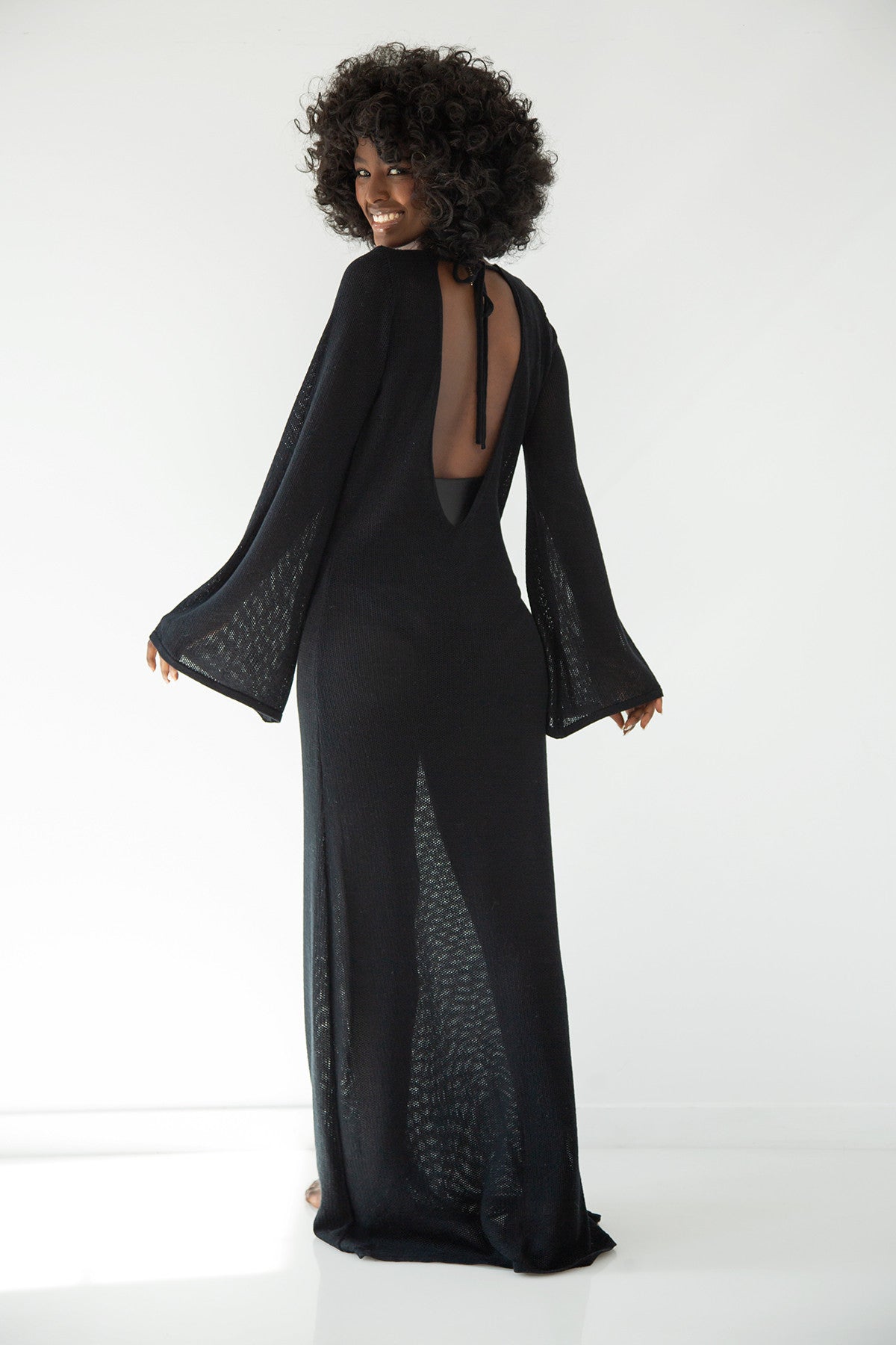 Long openwork dress with a neckline at the back made of black cotton
