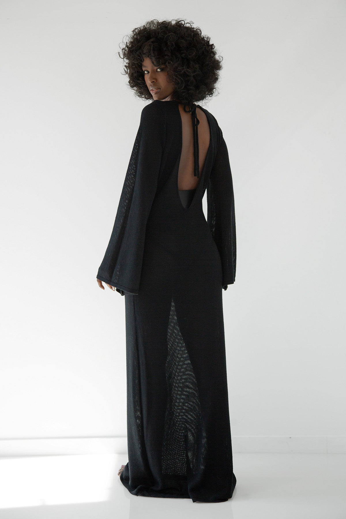 Long openwork dress with a neckline at the back made of black cotton