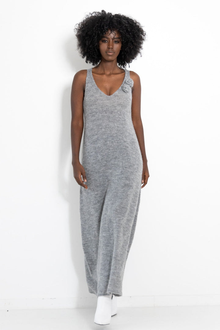 Long woolen dress with a gray flower