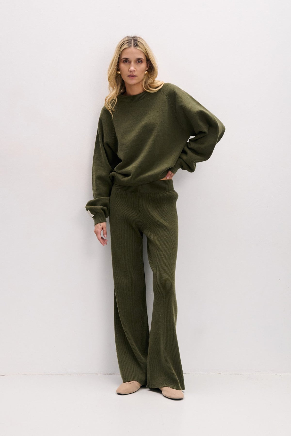 Long merino wool trousers olive