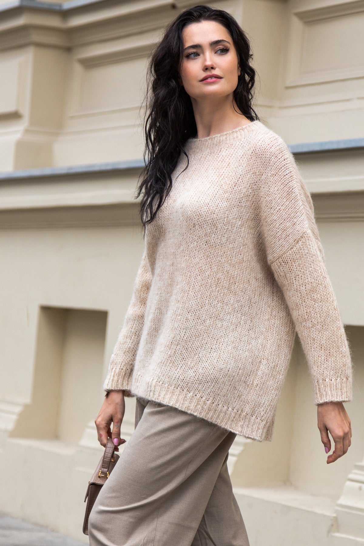 Klasyczny sweter z niefarbowanej wełny alpaki I bawełny mako soft blend beżowy