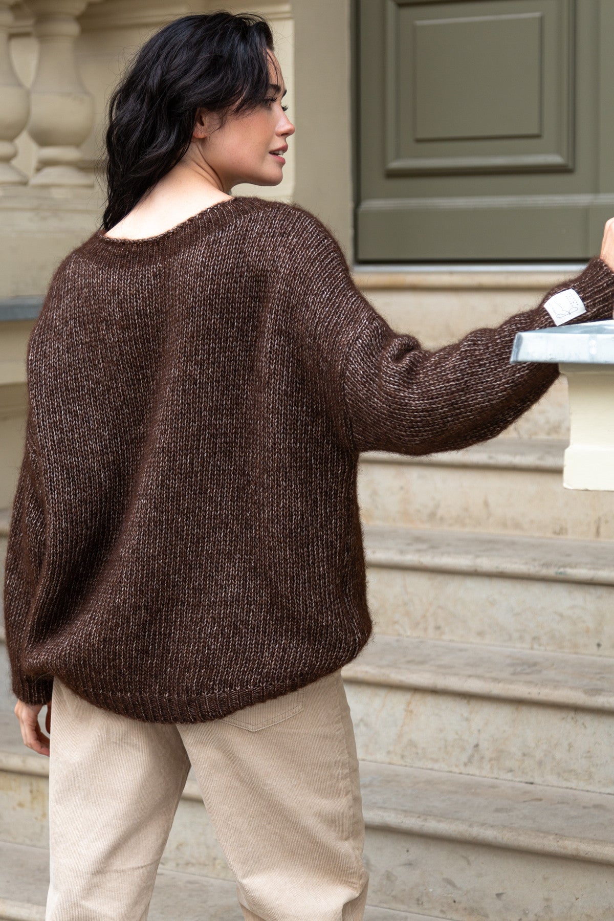 CLASSIC SWEATER MADE OF UNDYED ALPACA WOOL AND MAKO COTTON Espresso