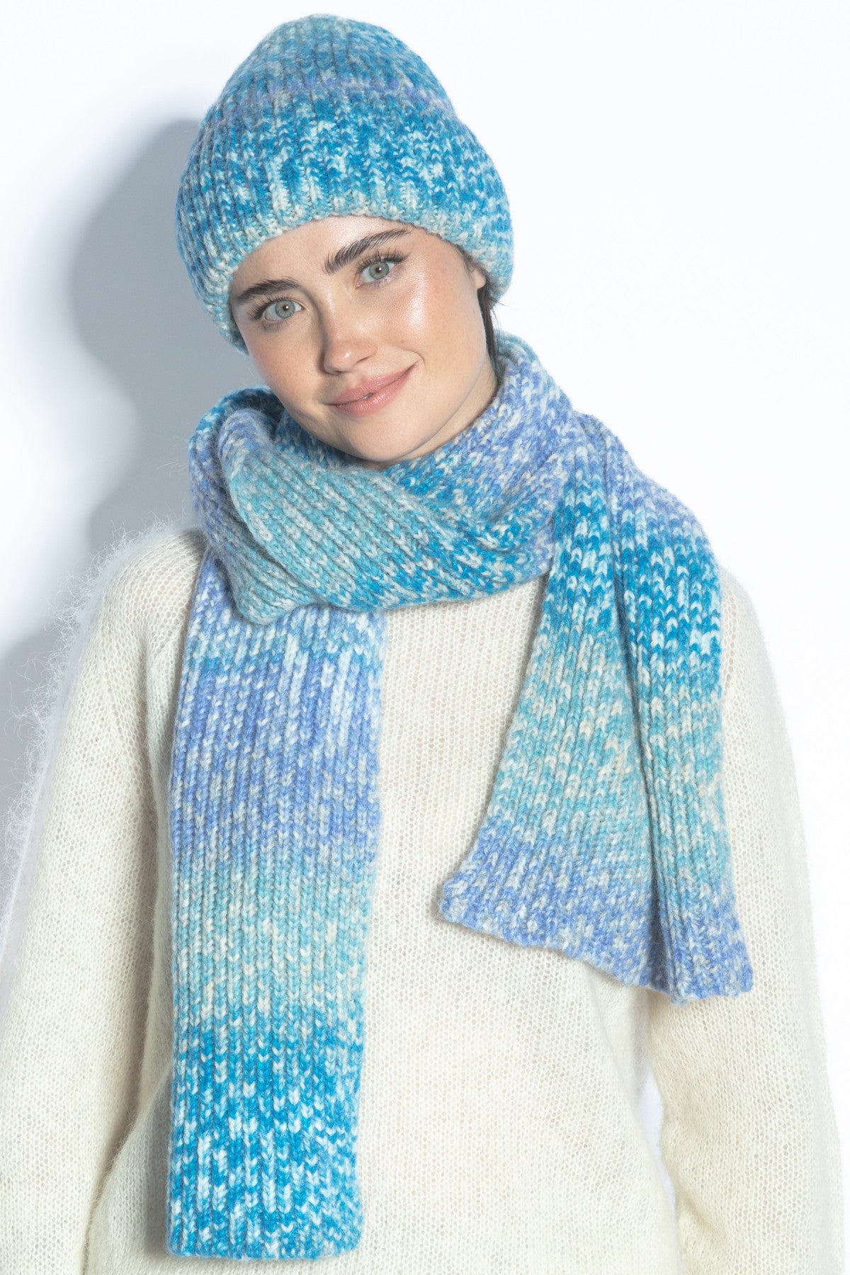 Alpaca wool set, hat and scarf, blue