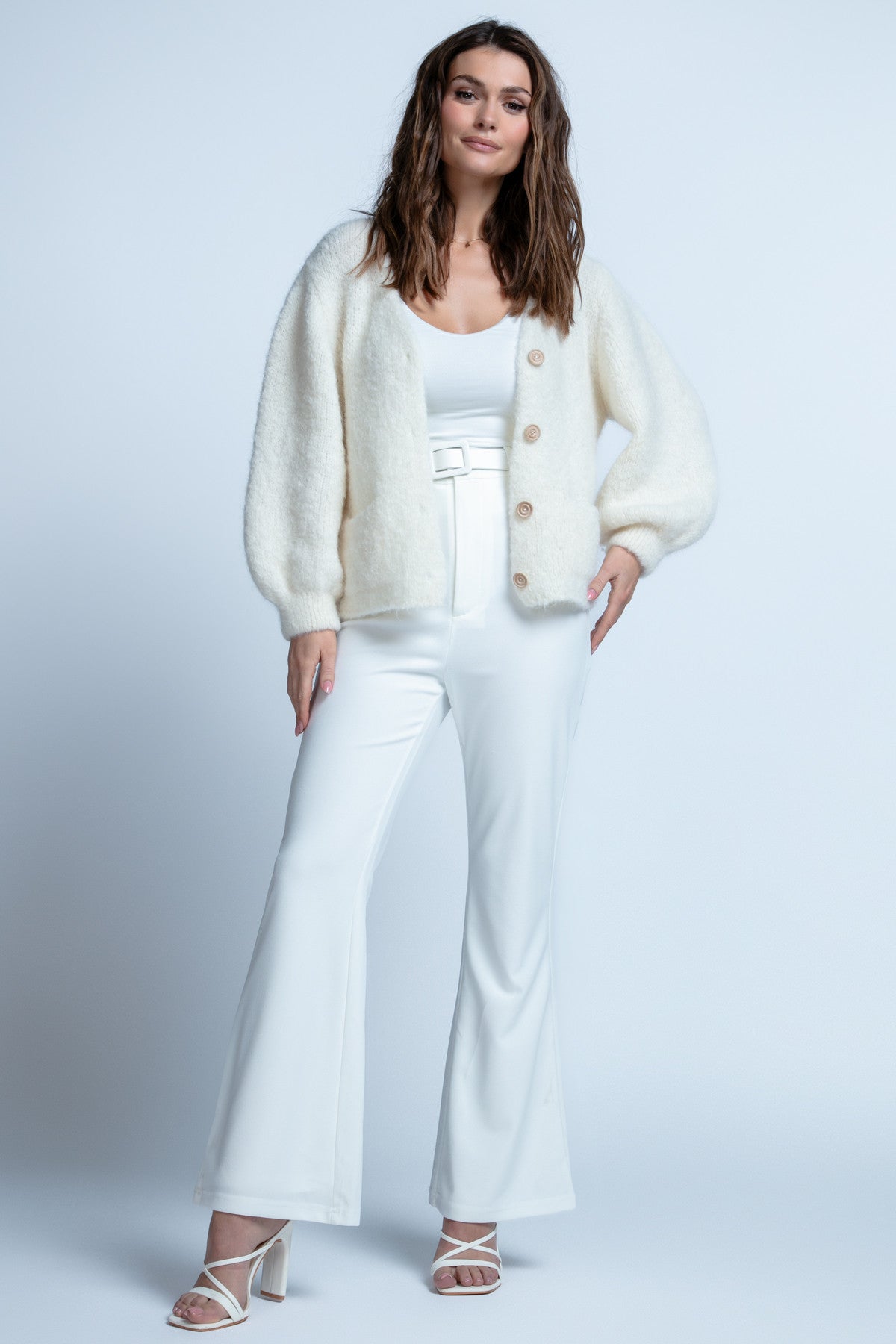 Short ecru virgin wool cardigan with pockets