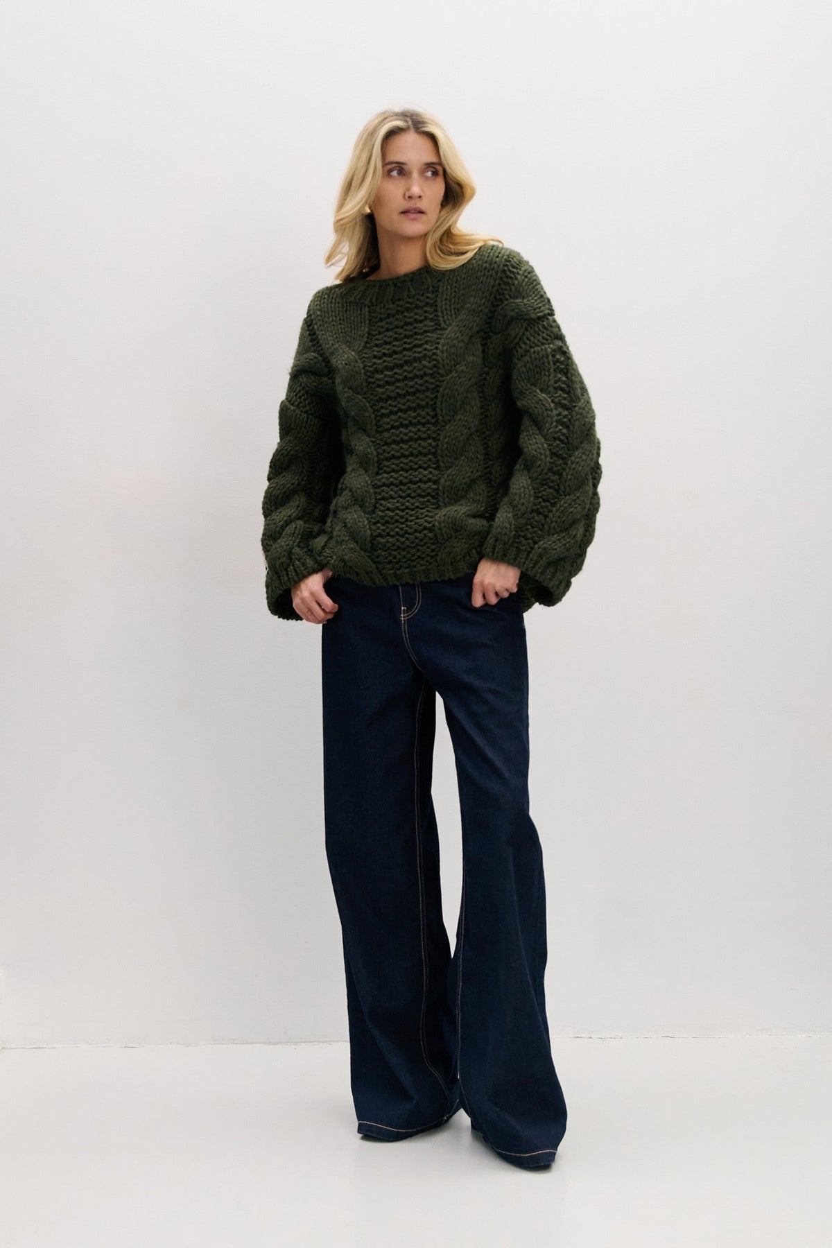 Sweter z grubymi warkoczami CHUNKY KNIT oliwkowy