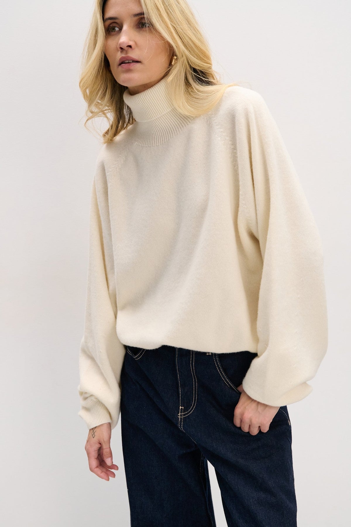 Sweter z kaszmiru z golfem CASHMERE VELVET AIR ecru
