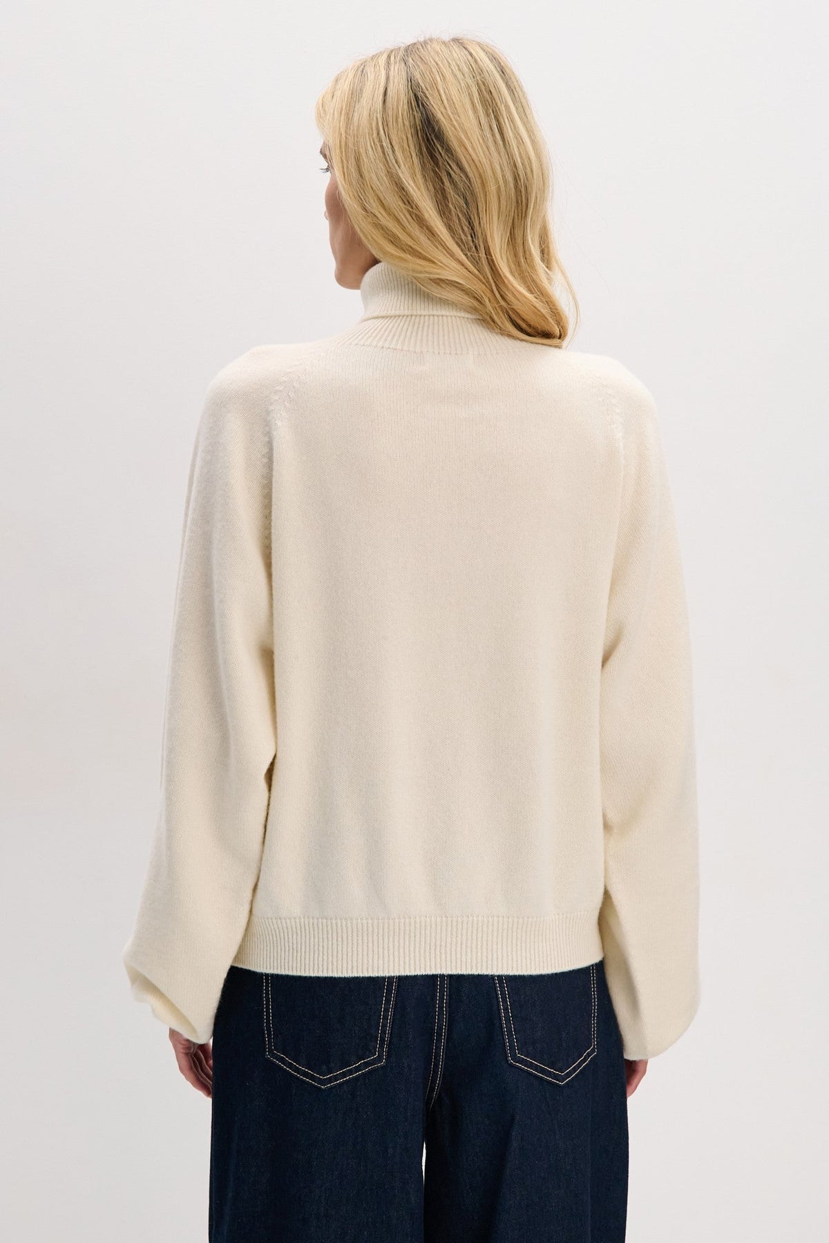 Cashmere turtleneck sweater CASHMERE VELVET AIR ecru