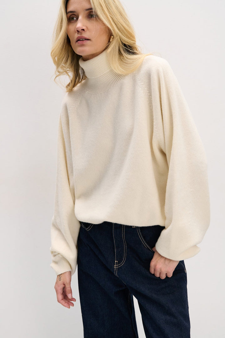 Cashmere turtleneck sweater CASHMERE VELVET AIR ecru