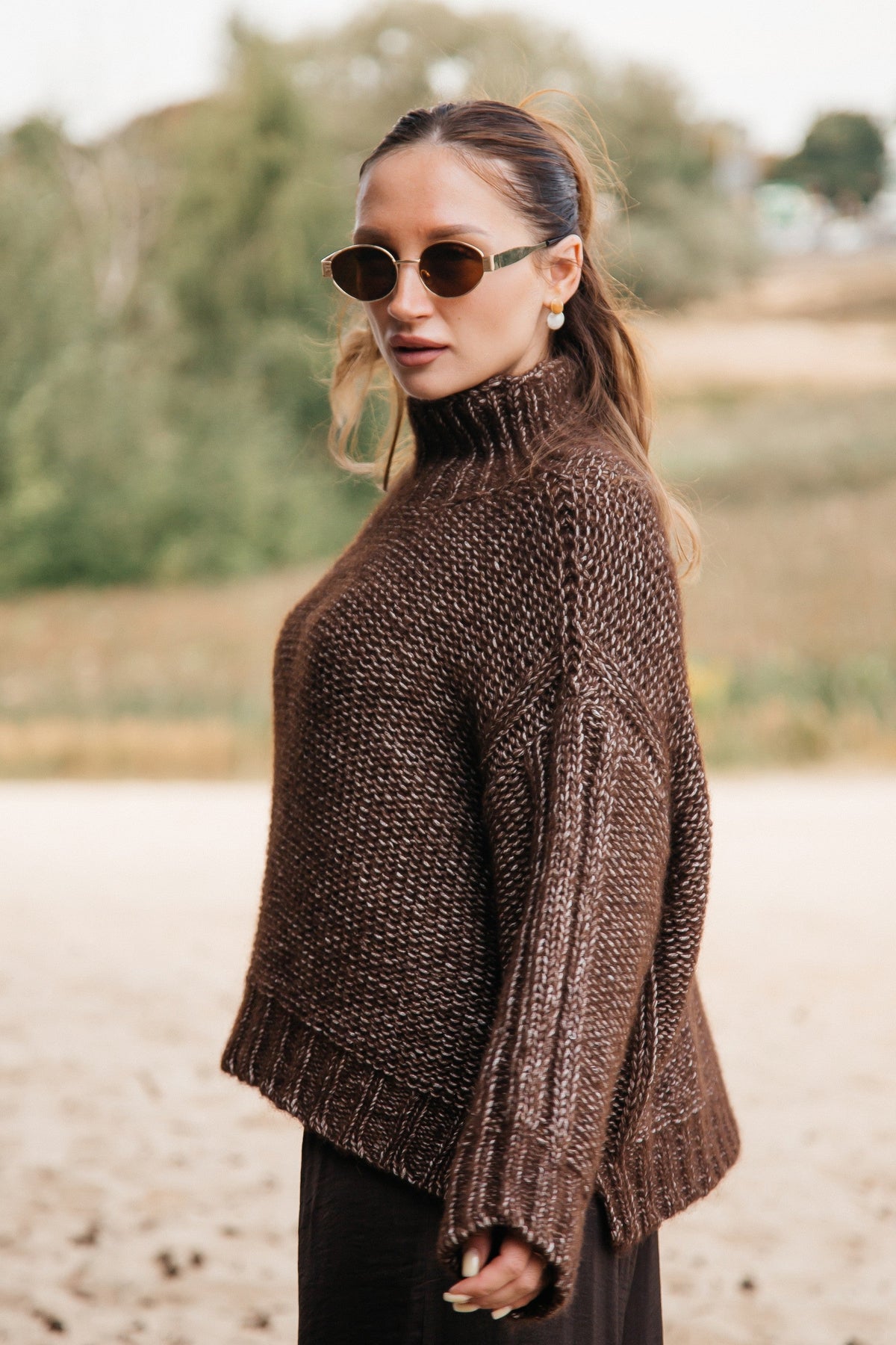 Sweter z niefarbowanej wełny alpaki i bawełny mako brązowy