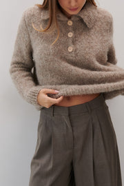 Sweter z wełny alpaki z kołnierzem Earth Embrace beżowy