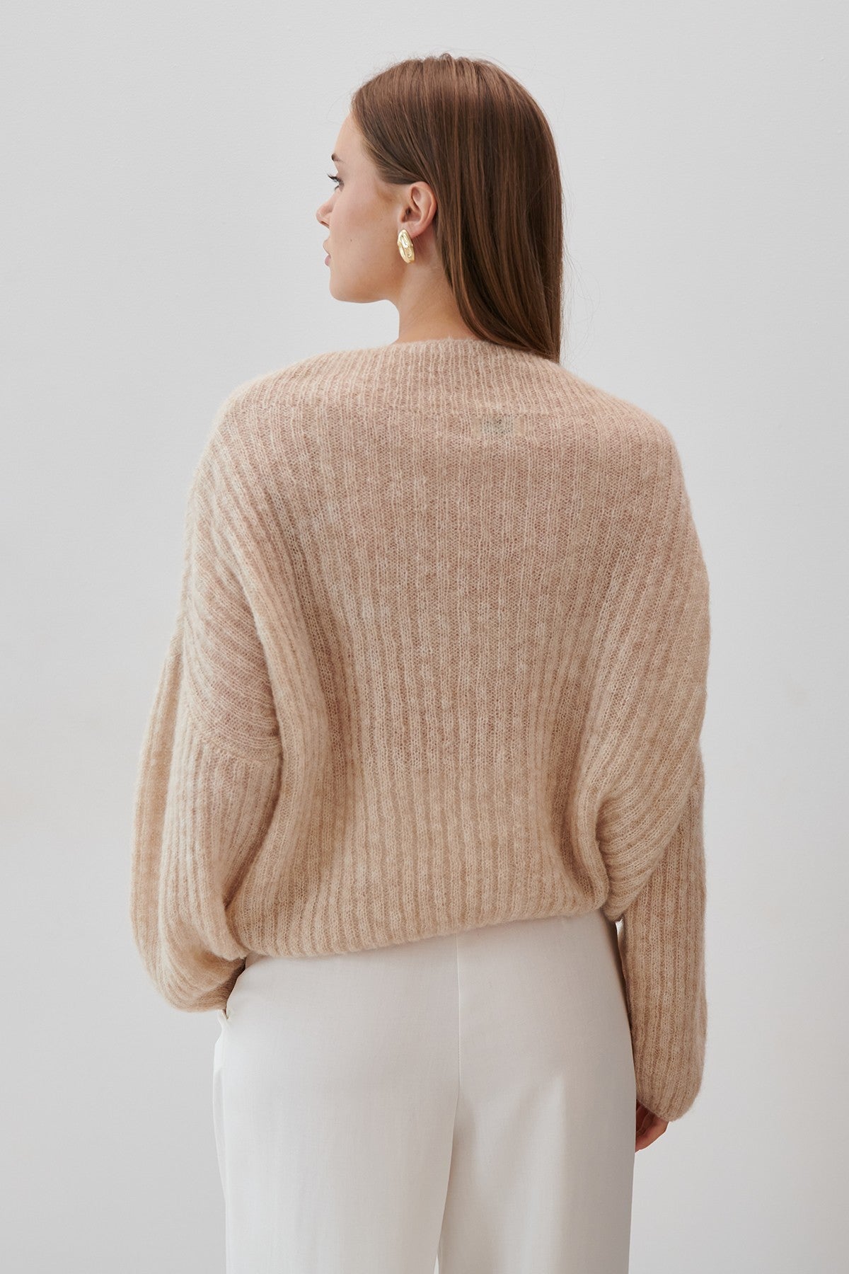 Sweter z wełny alpaki zapinany beżowy