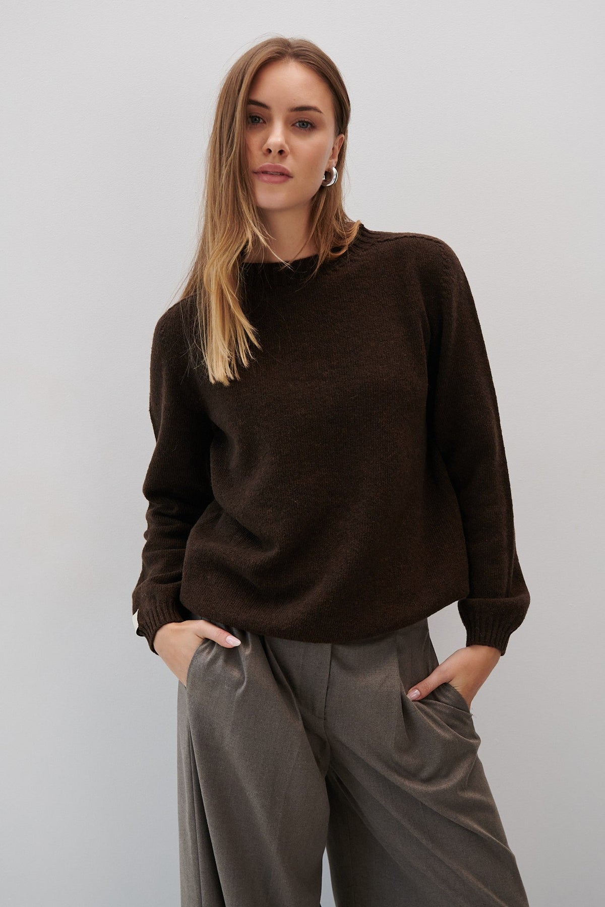 Sweter z wełny merynos elegant flow czekoladowy