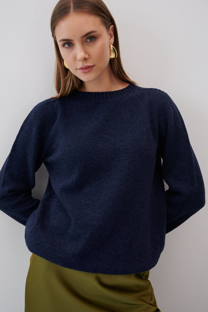 Sweter z wełny merynos granat elegant flow granatowy