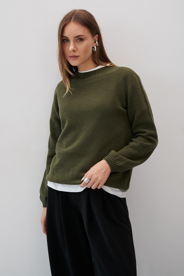 Sweter z wełny merynos elegant flow oliwkowy
