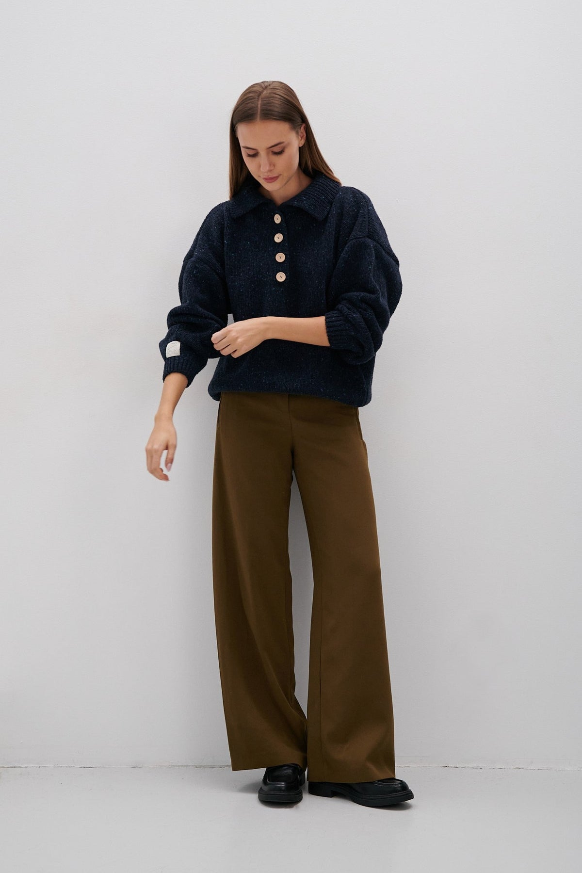 SWETER Z WEŁNY Z KOŁNIERZEM MIDNIGHT SKY granatowy