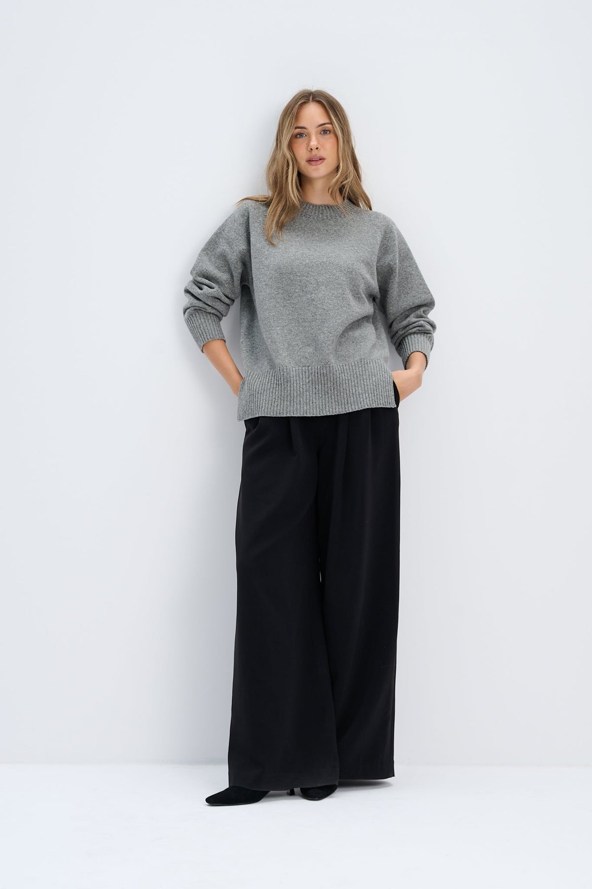 Sweter z wełny merynos Mellow szary