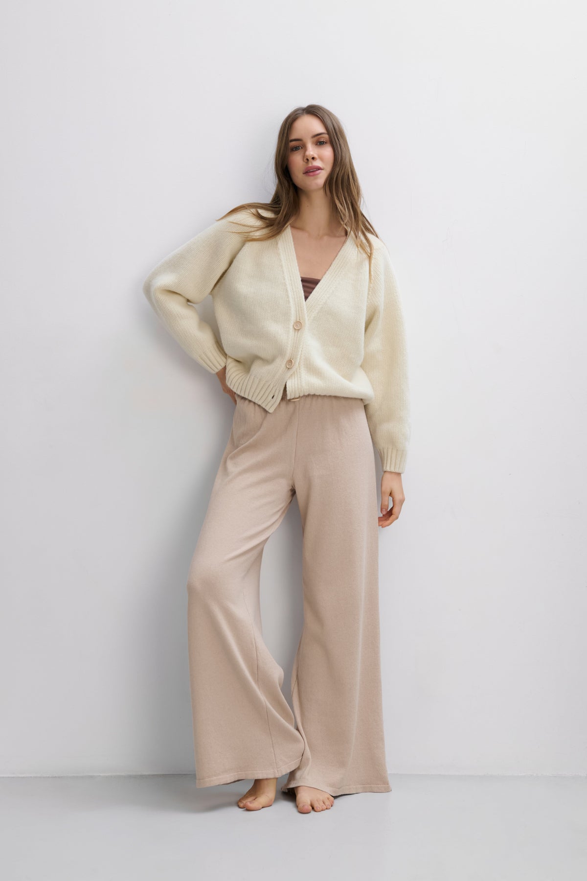 Cashmere Ease organic cotton and cashmere trousers beige