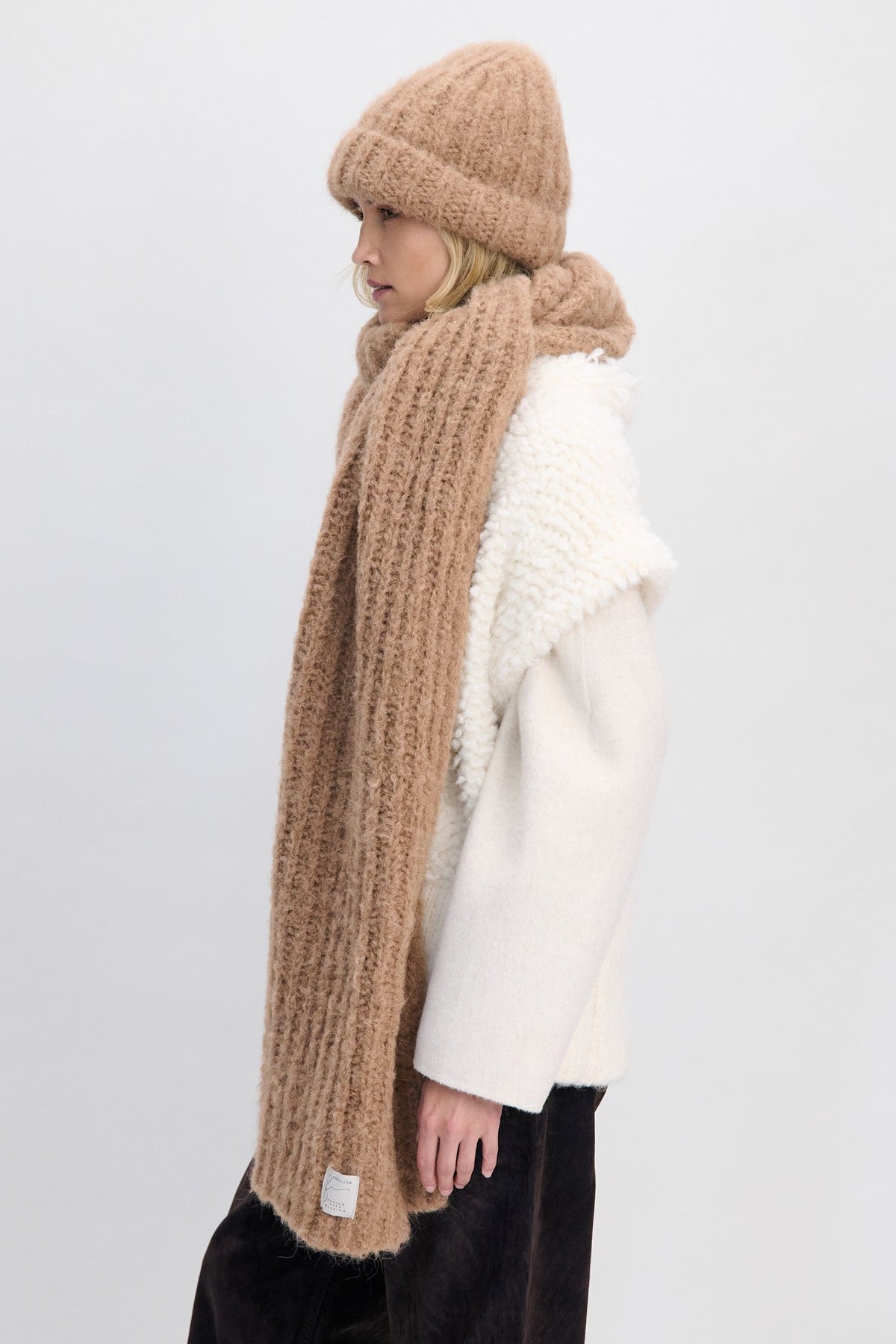 Shawl of uncolored wool, caramel alpaca EARTH EMBrace