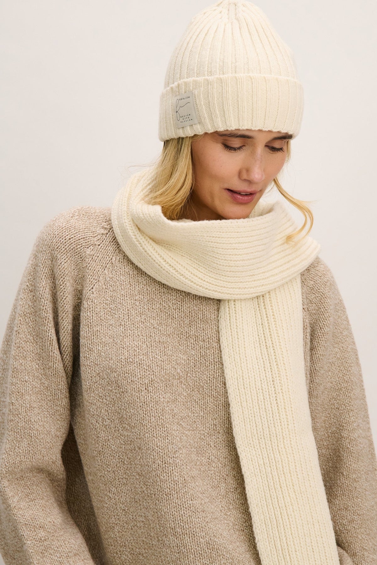 Ecru merino wool scarf