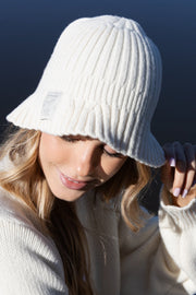 Ecru woolen hat