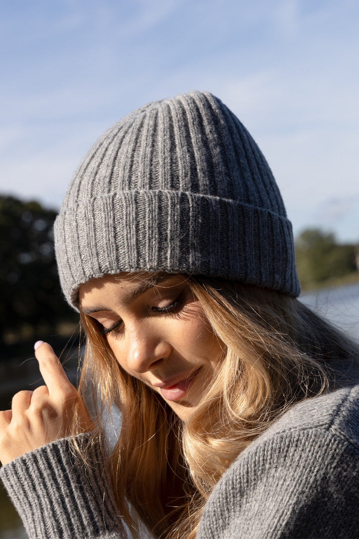 Ribbed wool hat gray