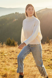 Elegant woolen turtleneck sweater ecru