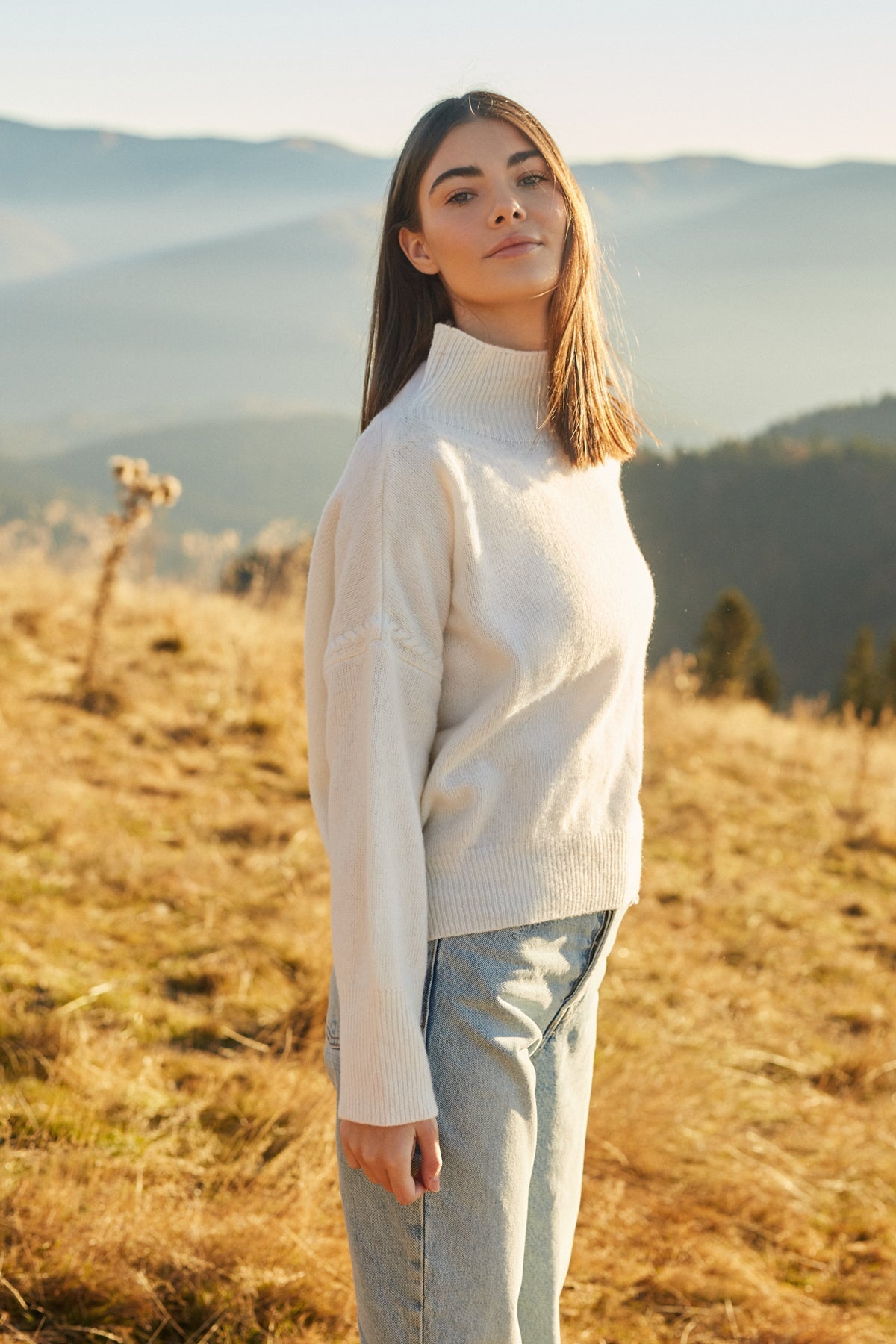 Elegant woolen turtleneck sweater ecru