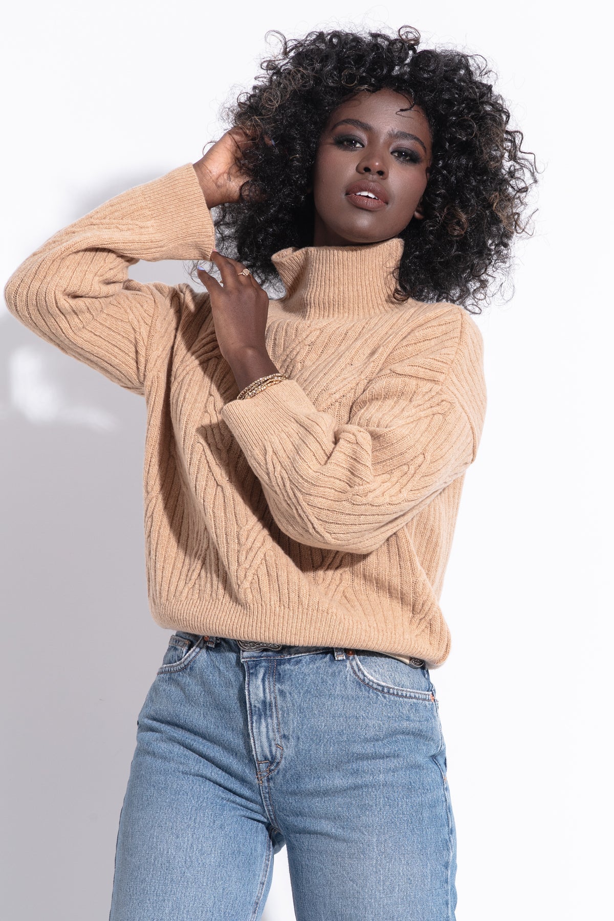 Classic wool turtleneck sweater premium caramel