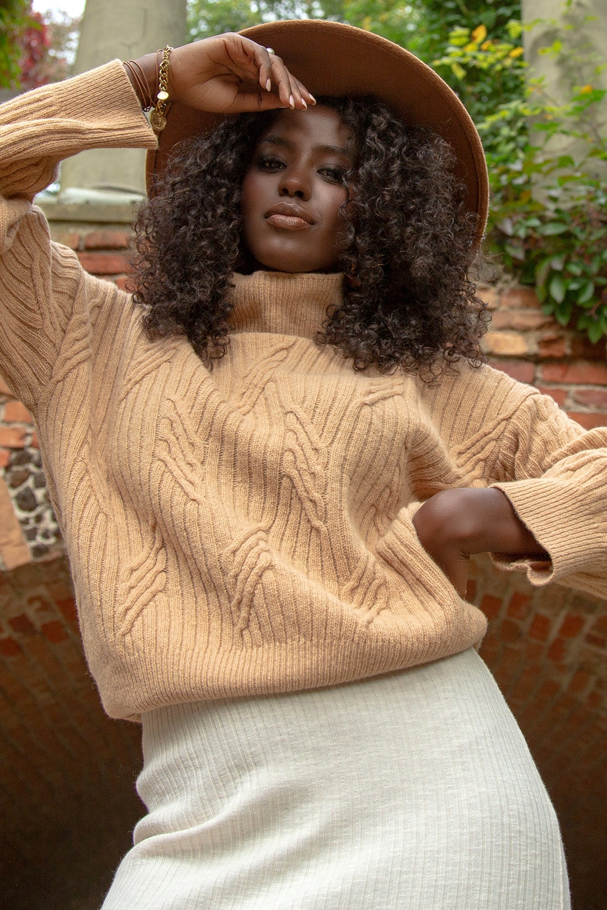 Classic wool turtleneck sweater premium caramel