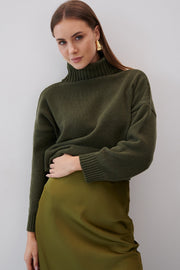 Loose woolen turtleneck sweater olive